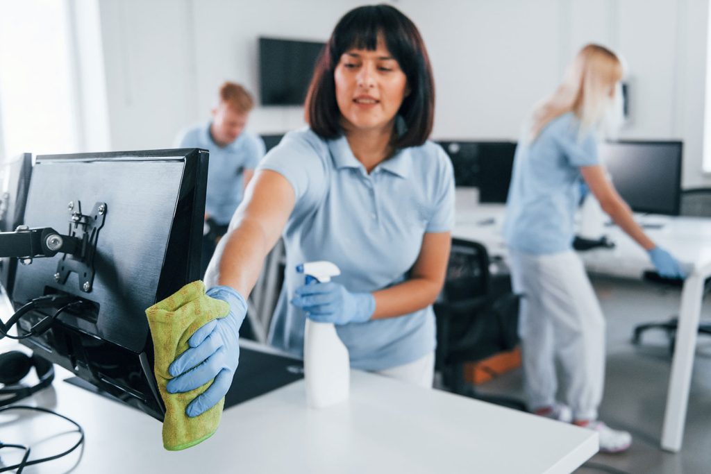 Cleans monitor group of workers clean modern off